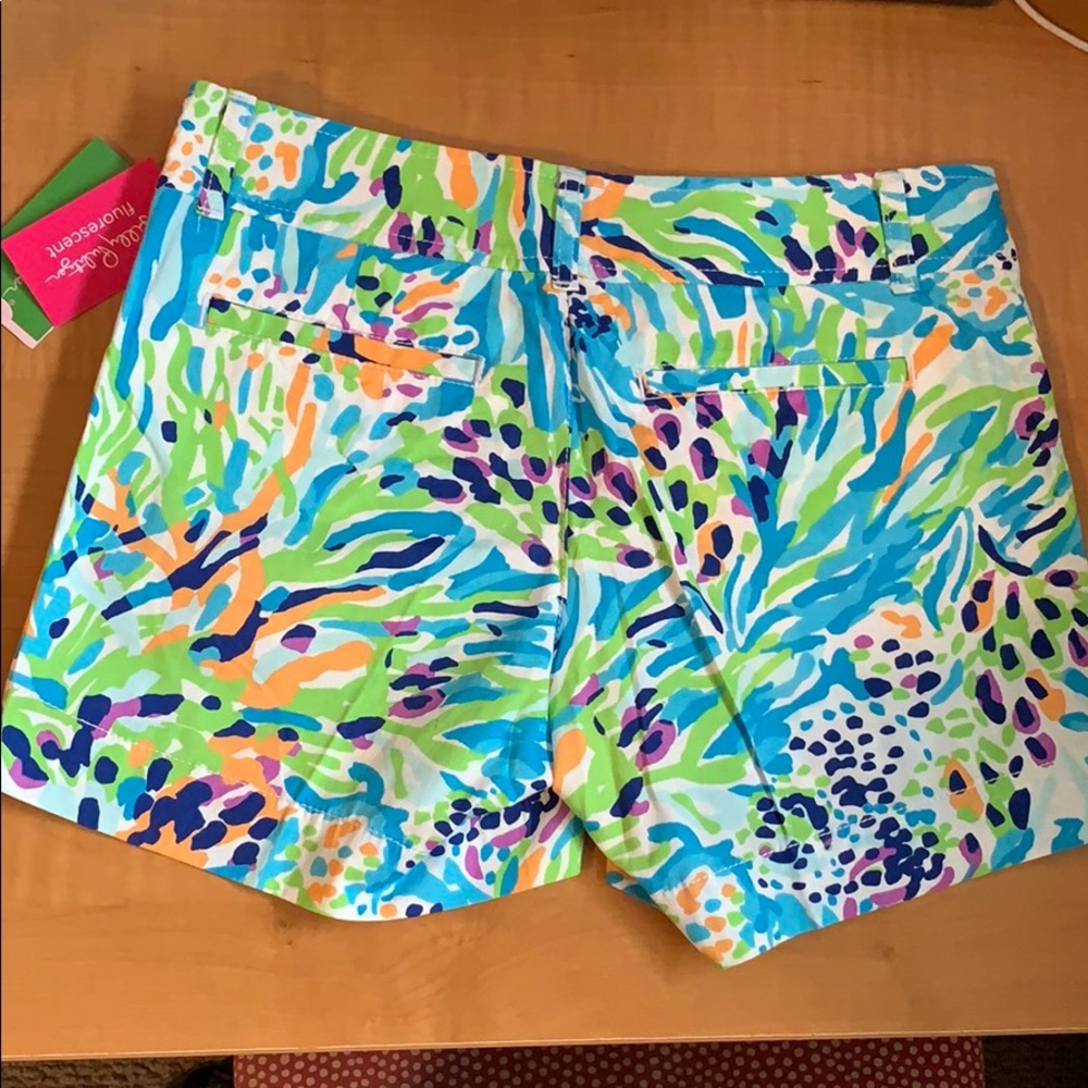 NWT Lilly Pulitzer Blue Floral Callahan Shorts - Picture 2 of 3